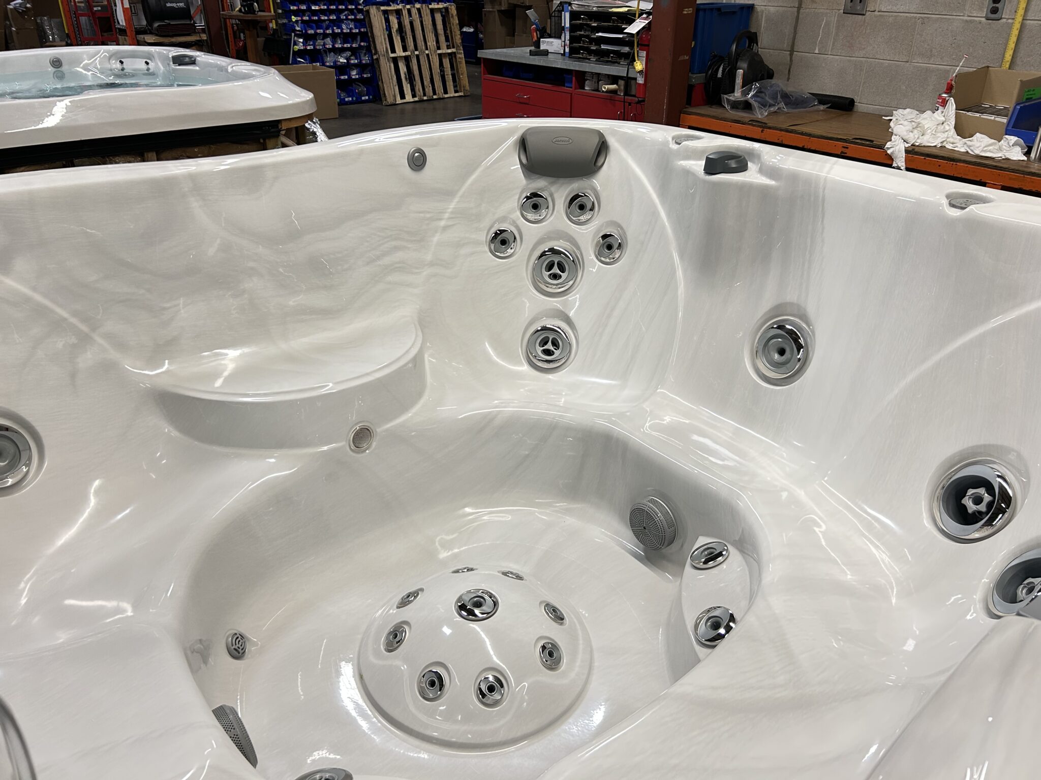 Jacuzzi® J-365™ - UJ100920702 - Image 4